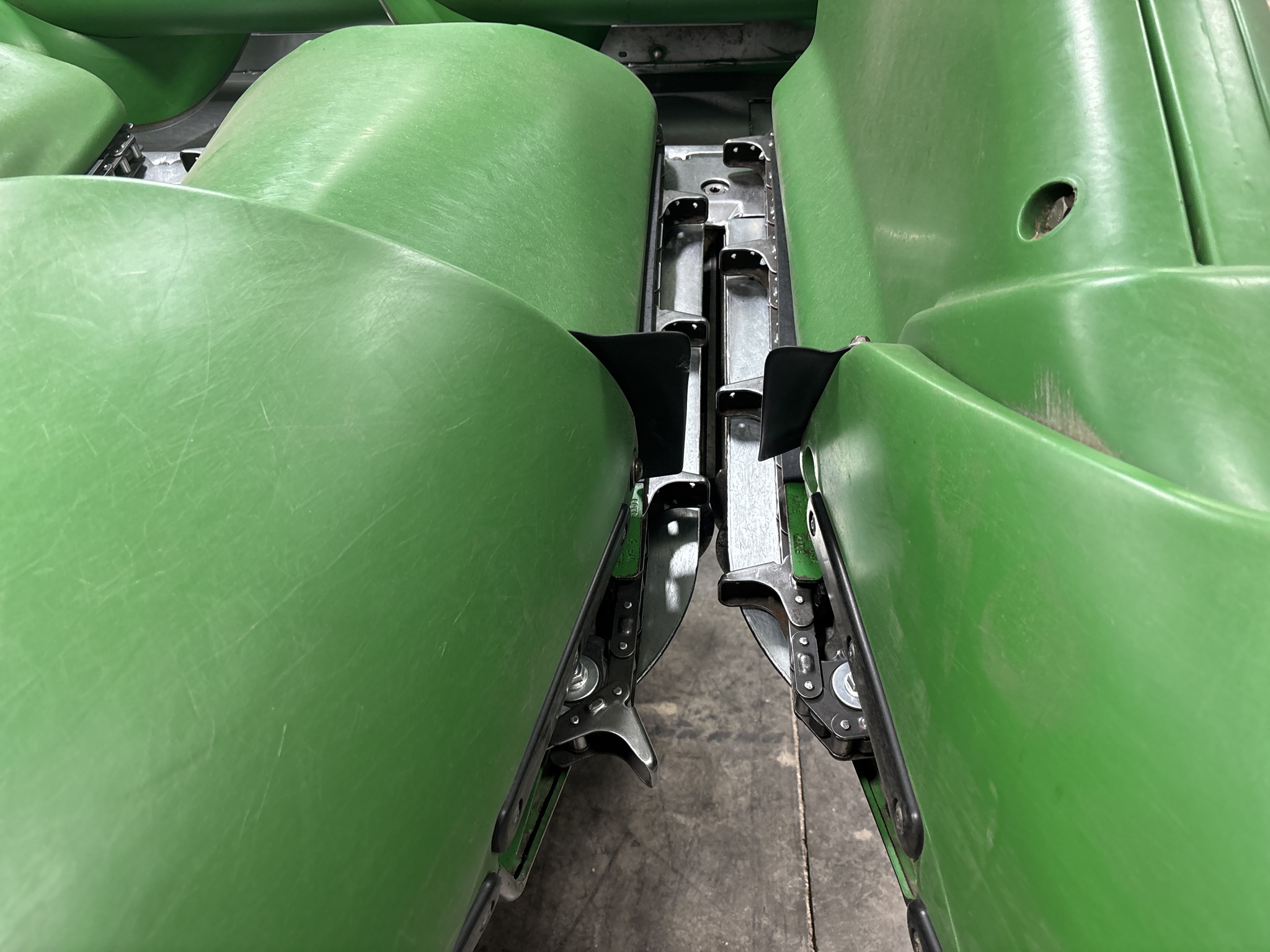 Used 2014 John Deere 608C Corn and Row Crop headers at Koenig Equipment in Oxford, OH - PhotoXL11