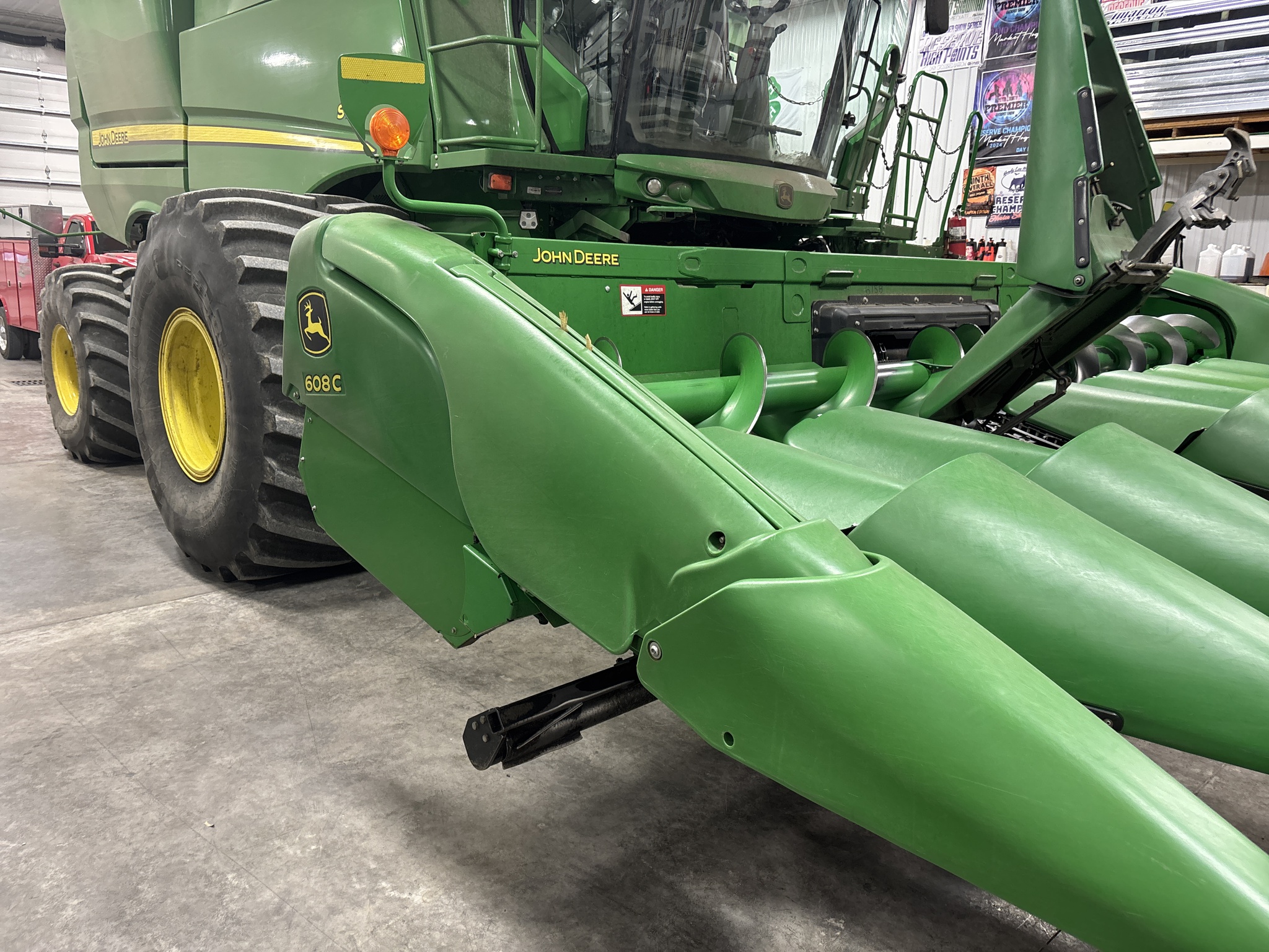 Used 2014 John Deere 608C Corn and Row Crop headers at Koenig Equipment in Oxford, OH - PhotoXL13