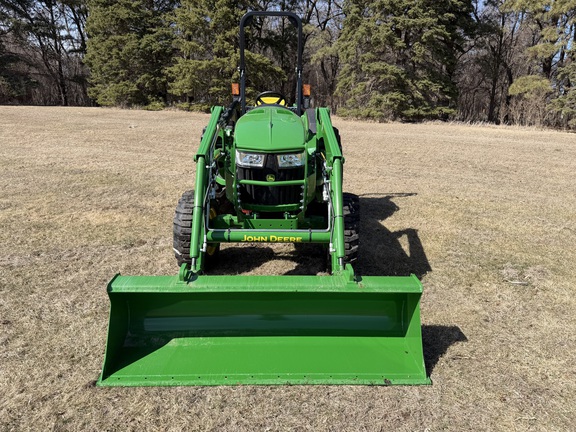 2025 John Deere 4044M - Photo8