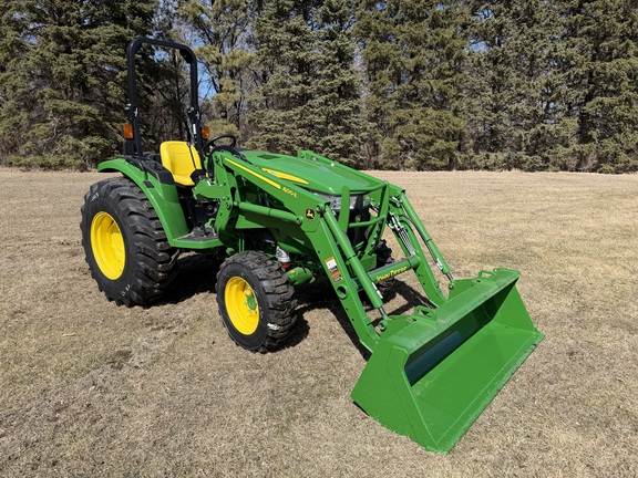  John Deere 4044M