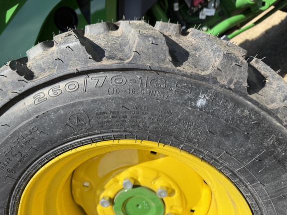 2025 John Deere 4044M - Photo9