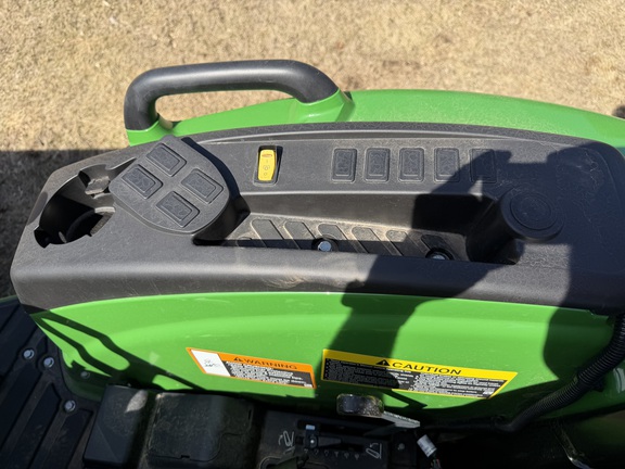 2025 John Deere 4044M - Photo27