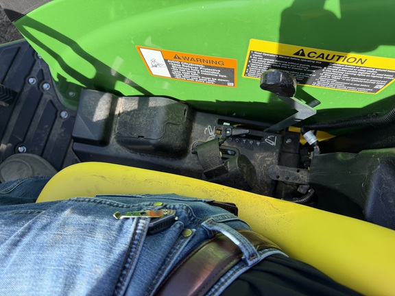 2025 John Deere 4044M - Photo28