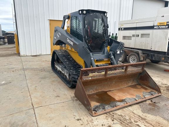Photo of a 2024 John Deere 333G