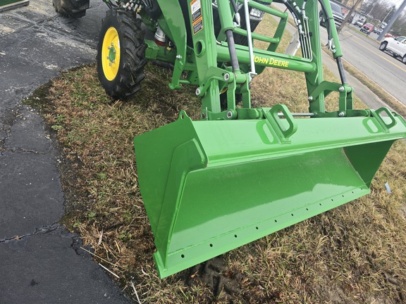 2024 John Deere 3033R