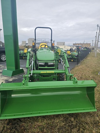 2024 John Deere 3033R