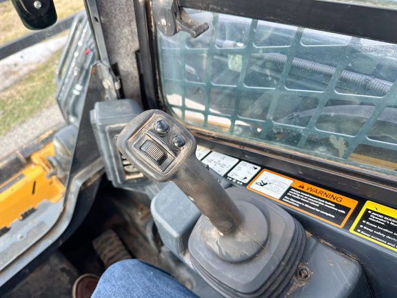 2023 John-Deere 325G