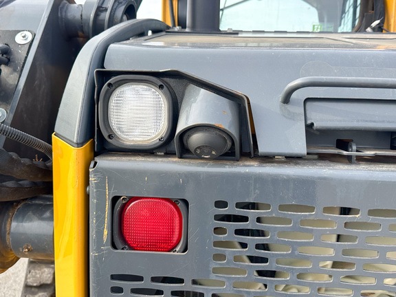 2023 John-Deere 325G