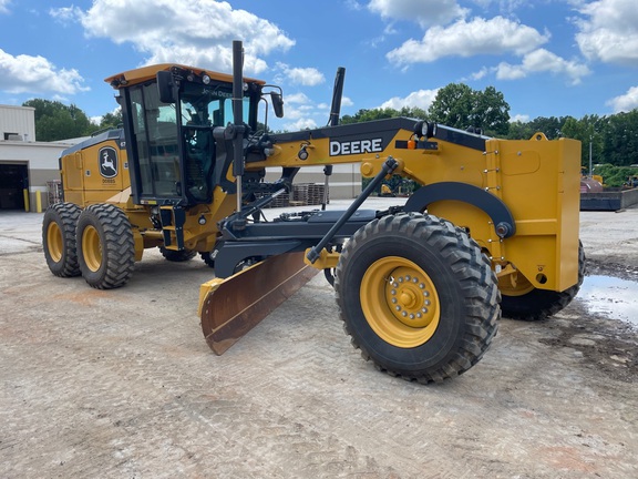 Photo of a 2024 John Deere 670G