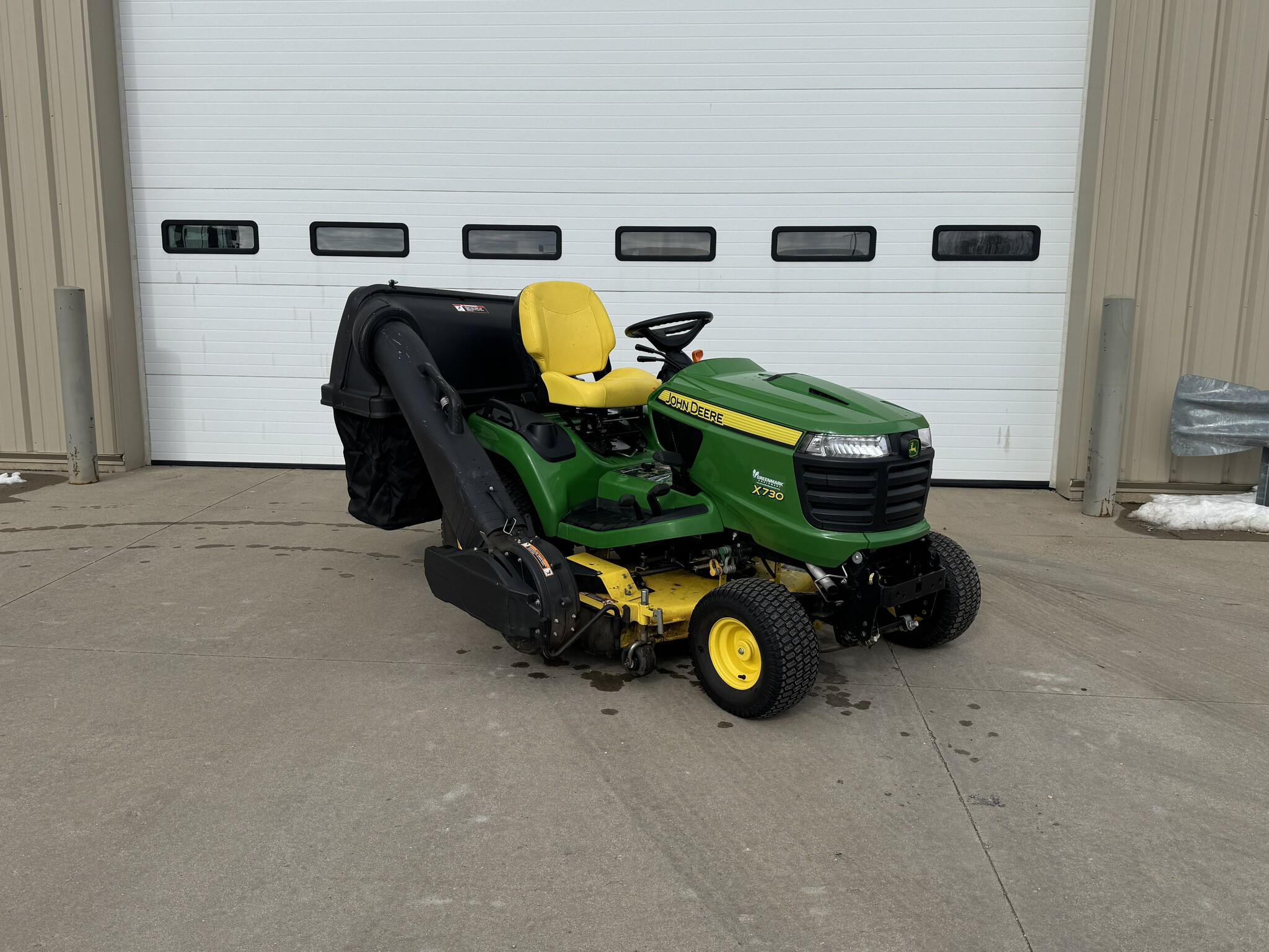 2017 John Deere X730 Image 2