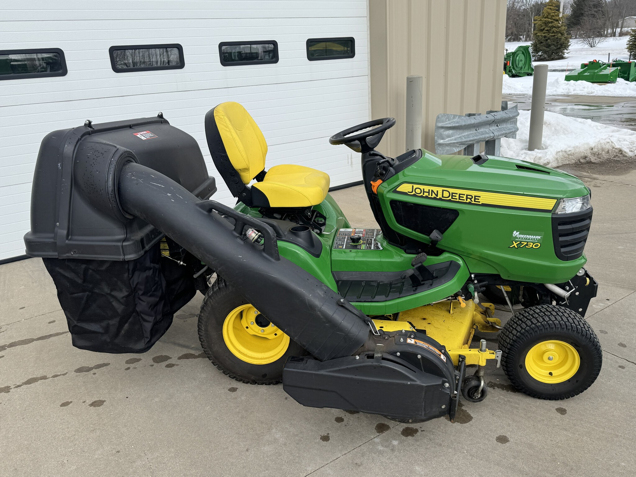 2017 John Deere X730 Image 3