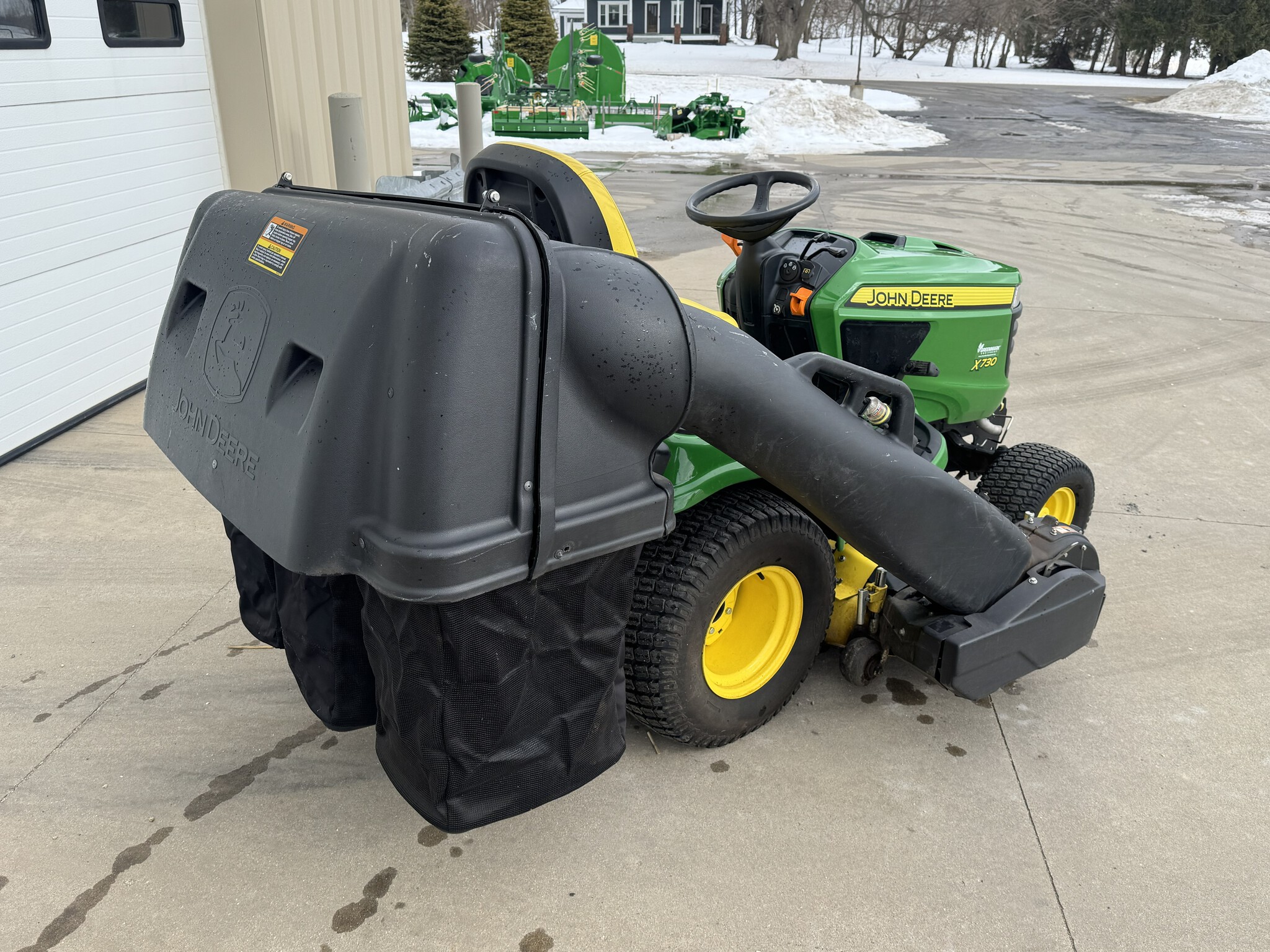 2017 John Deere X730 Image 4