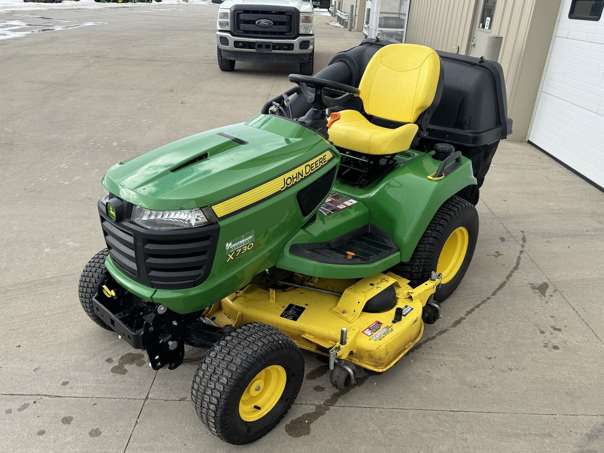 2017 John Deere X730 Image 8