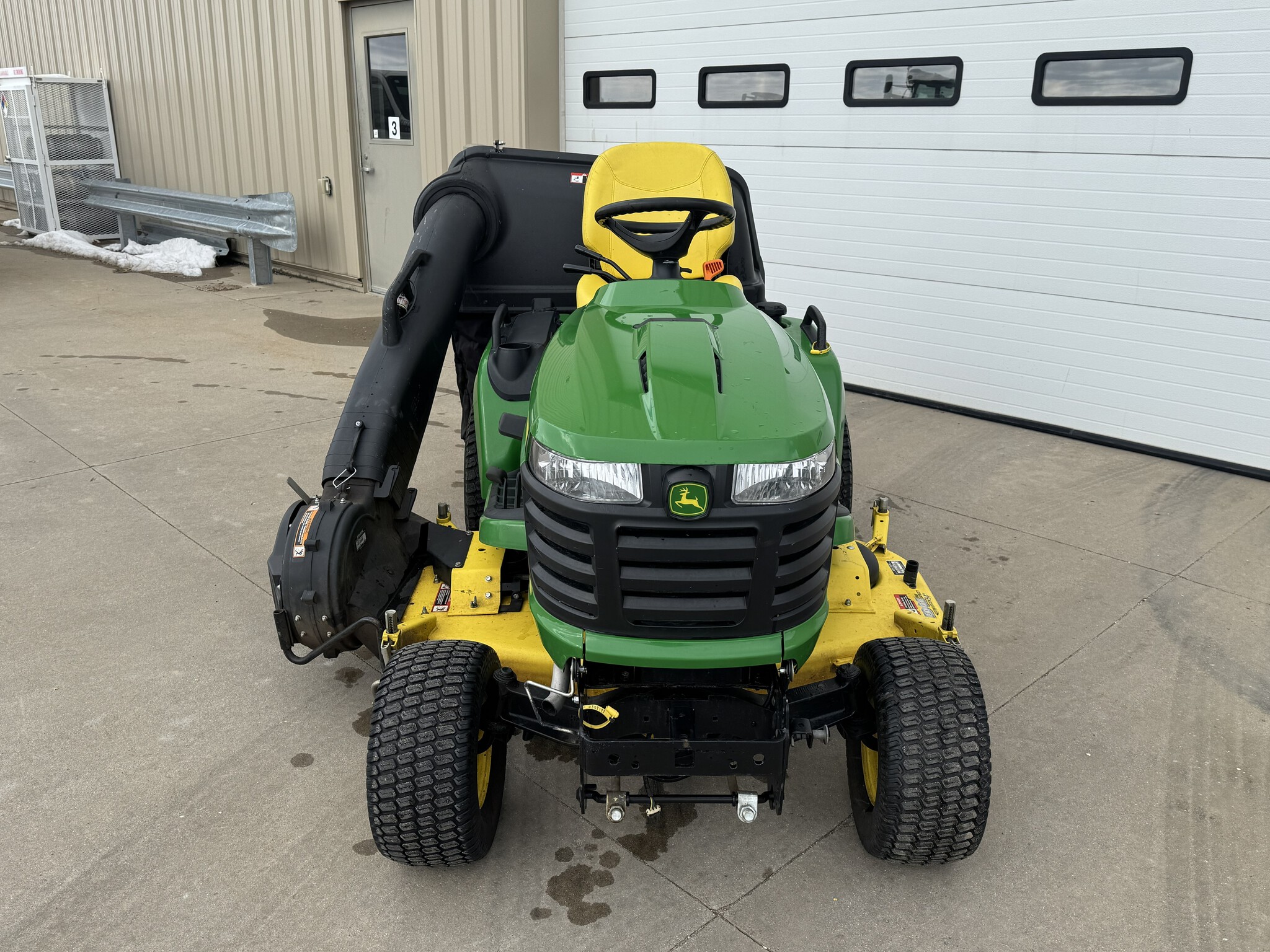 2017 John Deere X730 Image 9