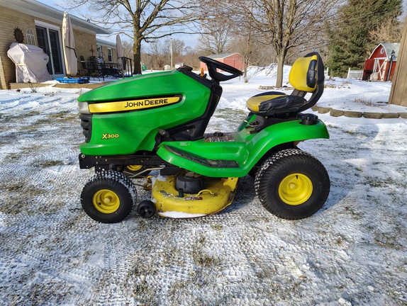 Photo of 2010 John Deere X300