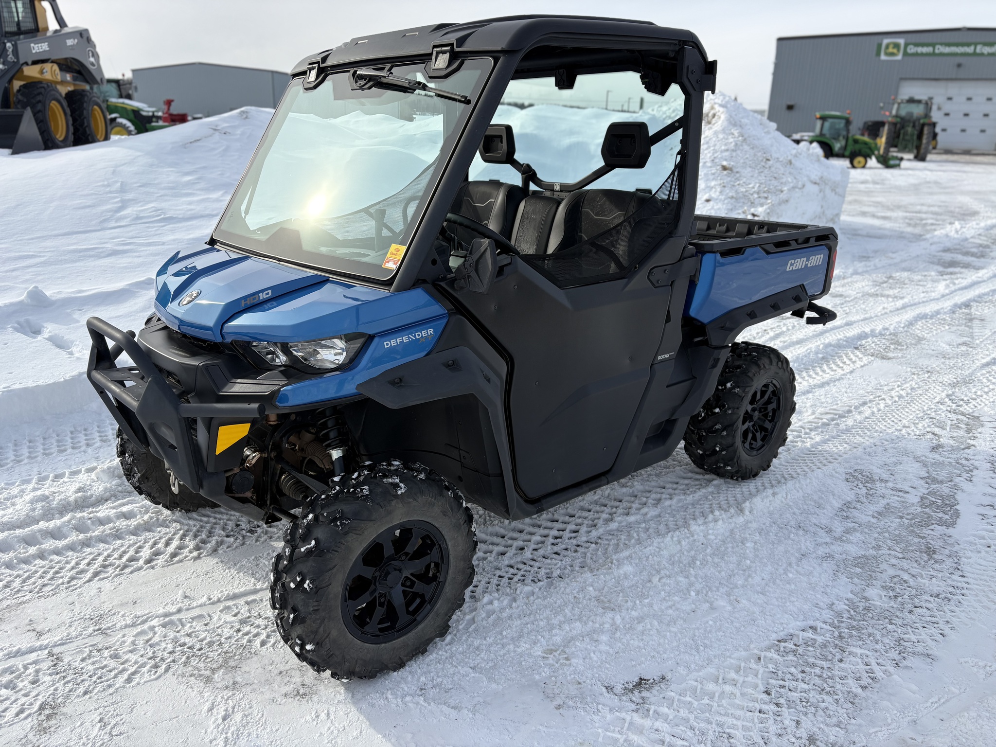 2023 Can-Am Defender HD10 XT Image 1