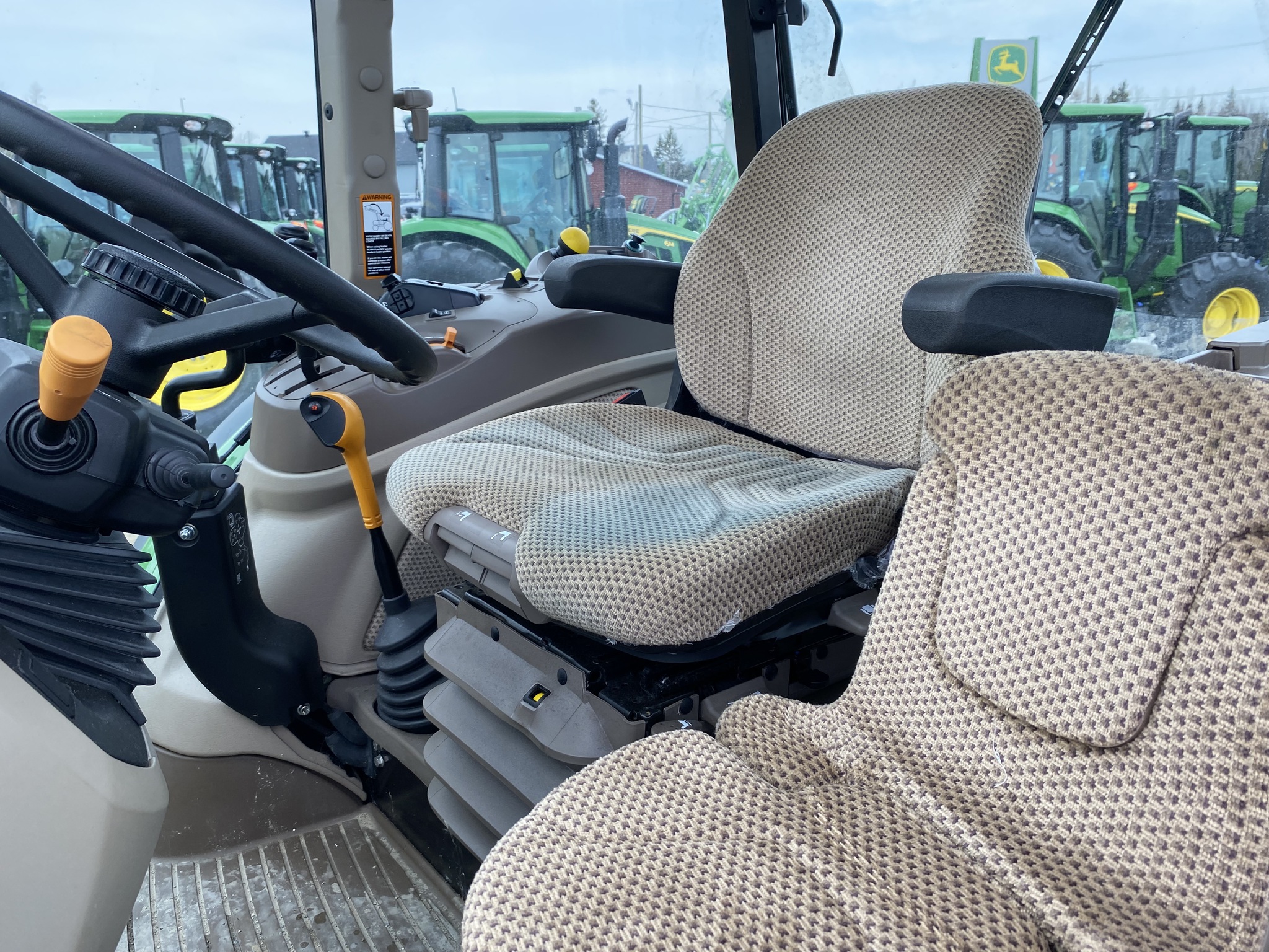2022 John Deere 5090M Image 7