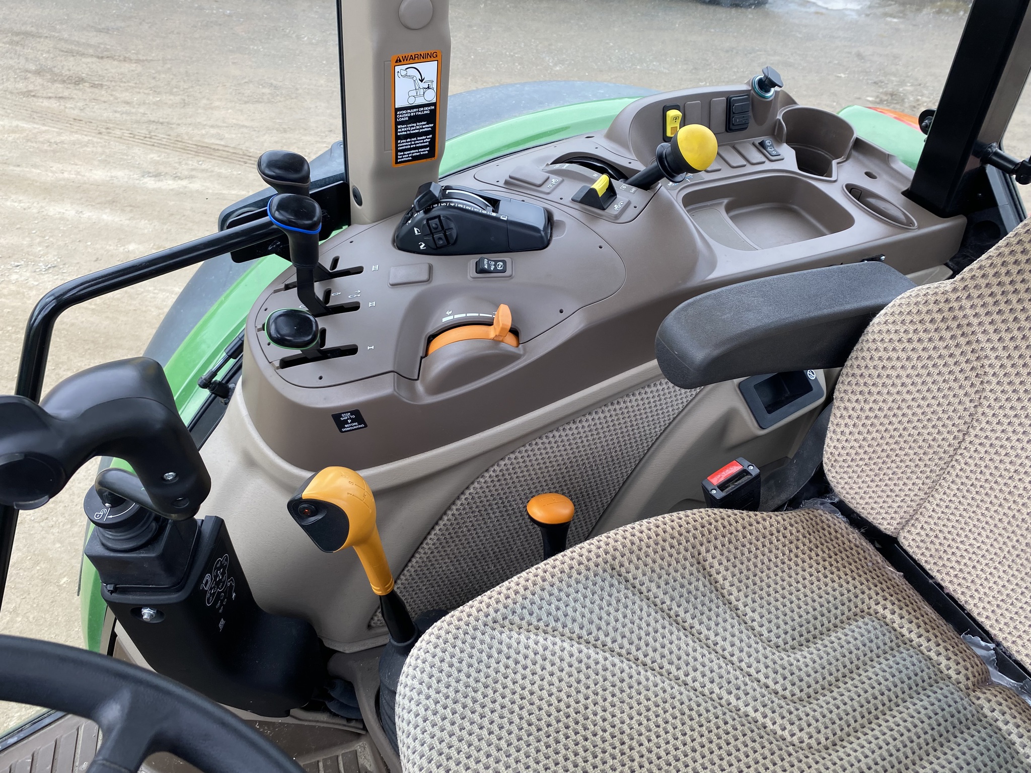 2022 John Deere 5090M Image 8
