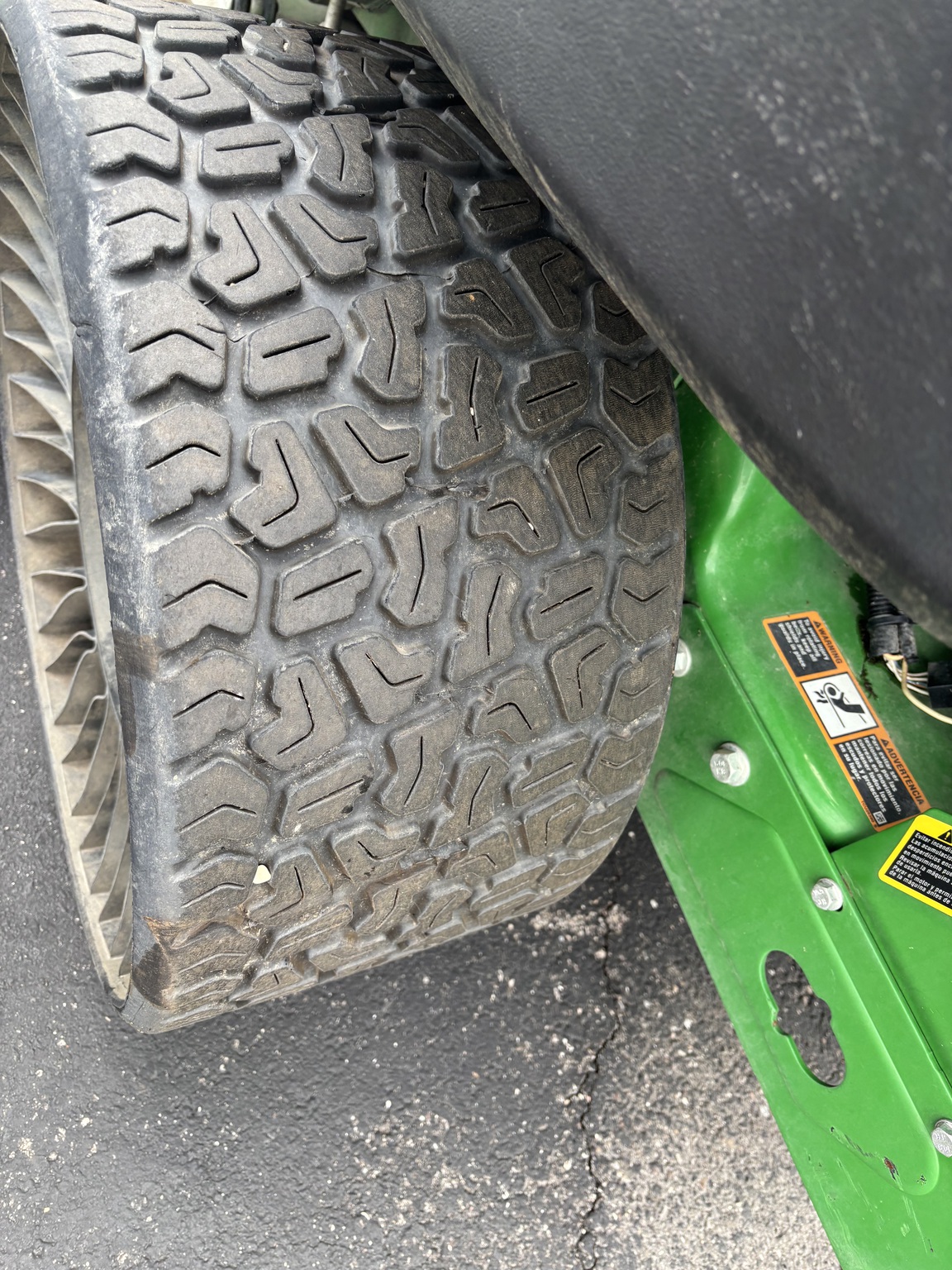 Used 2023 John Deere Z930M Zero Turn Mowers at Koenig Equipment in Tipp City, OH - PhotoXL11