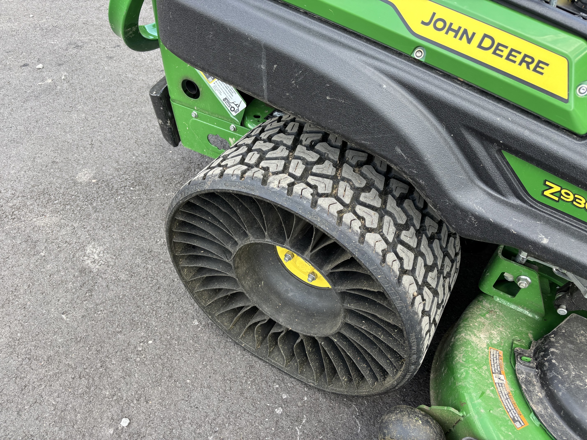 Used 2022 John Deere Z930R Zero Turn Mowers at Koenig Equipment in Urbana, OH - PhotoXL9