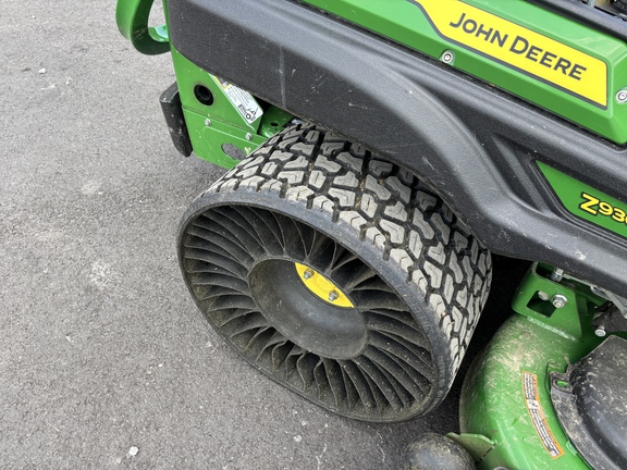 Used 2022 John Deere Z930R Zero Turn Mowers at Koenig Equipment in Urbana, OH - Photo9