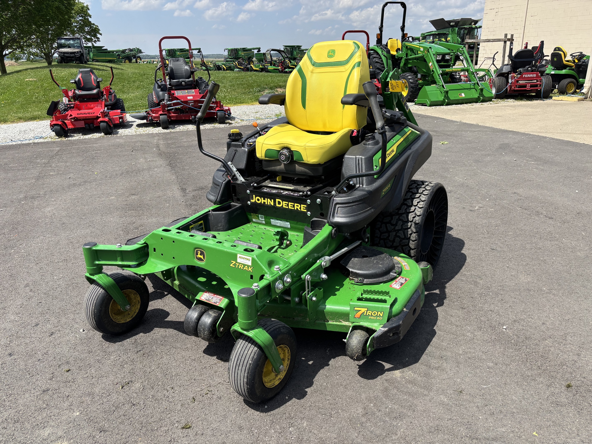Used 2022 John Deere Z930R Zero Turn Mowers at Koenig Equipment in Urbana, OH - PhotoXL1
