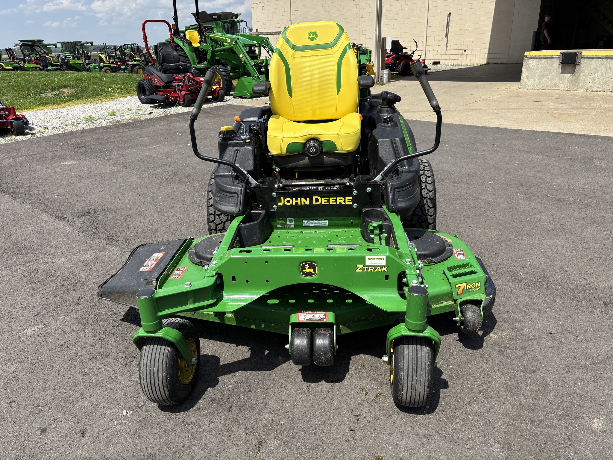 Used 2022 John Deere Z930R Zero Turn Mowers at Koenig Equipment in Urbana, OH - PhotoXL2