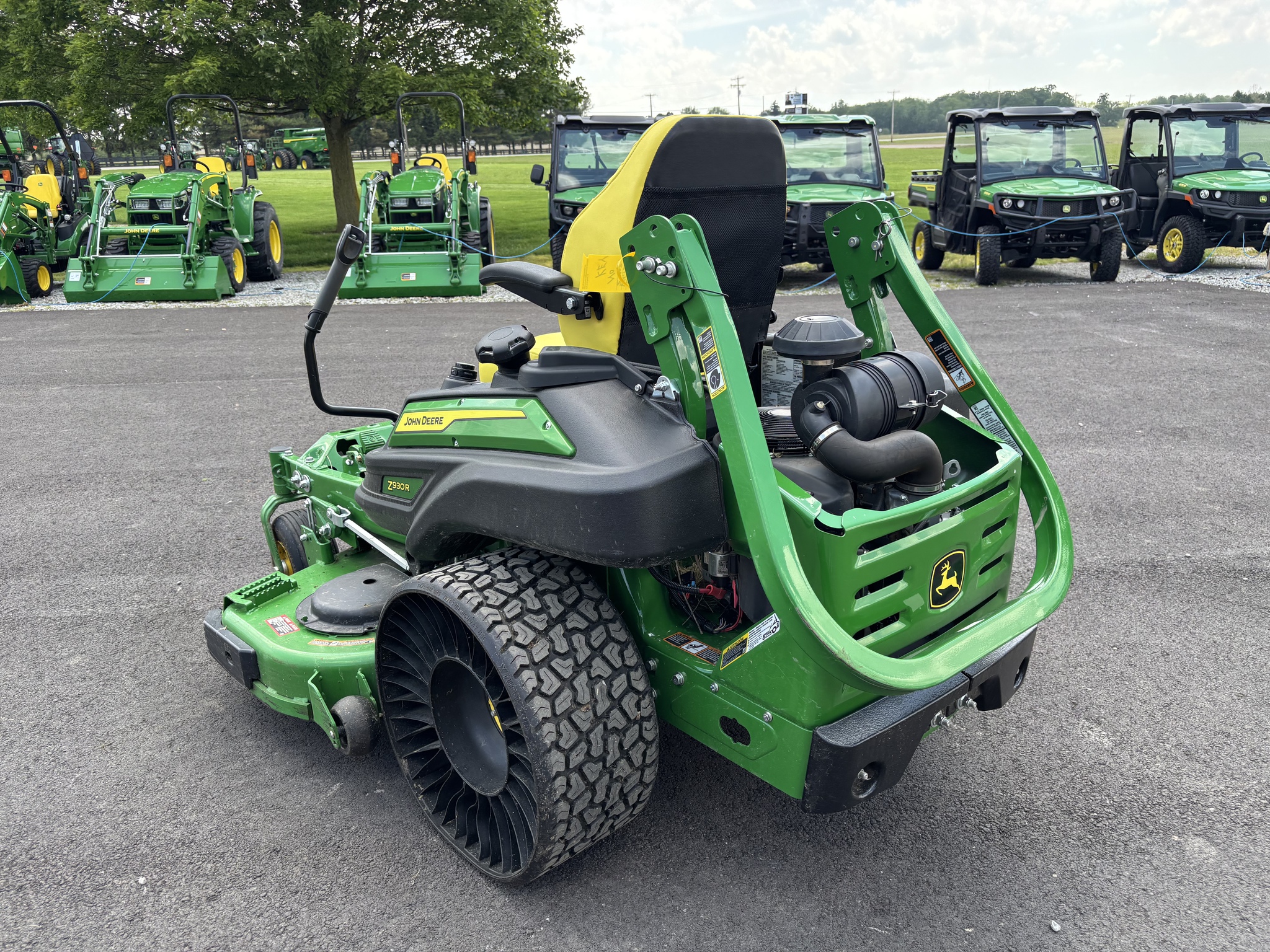 Used 2022 John Deere Z930R Zero Turn Mowers at Koenig Equipment in Urbana, OH - PhotoXL7