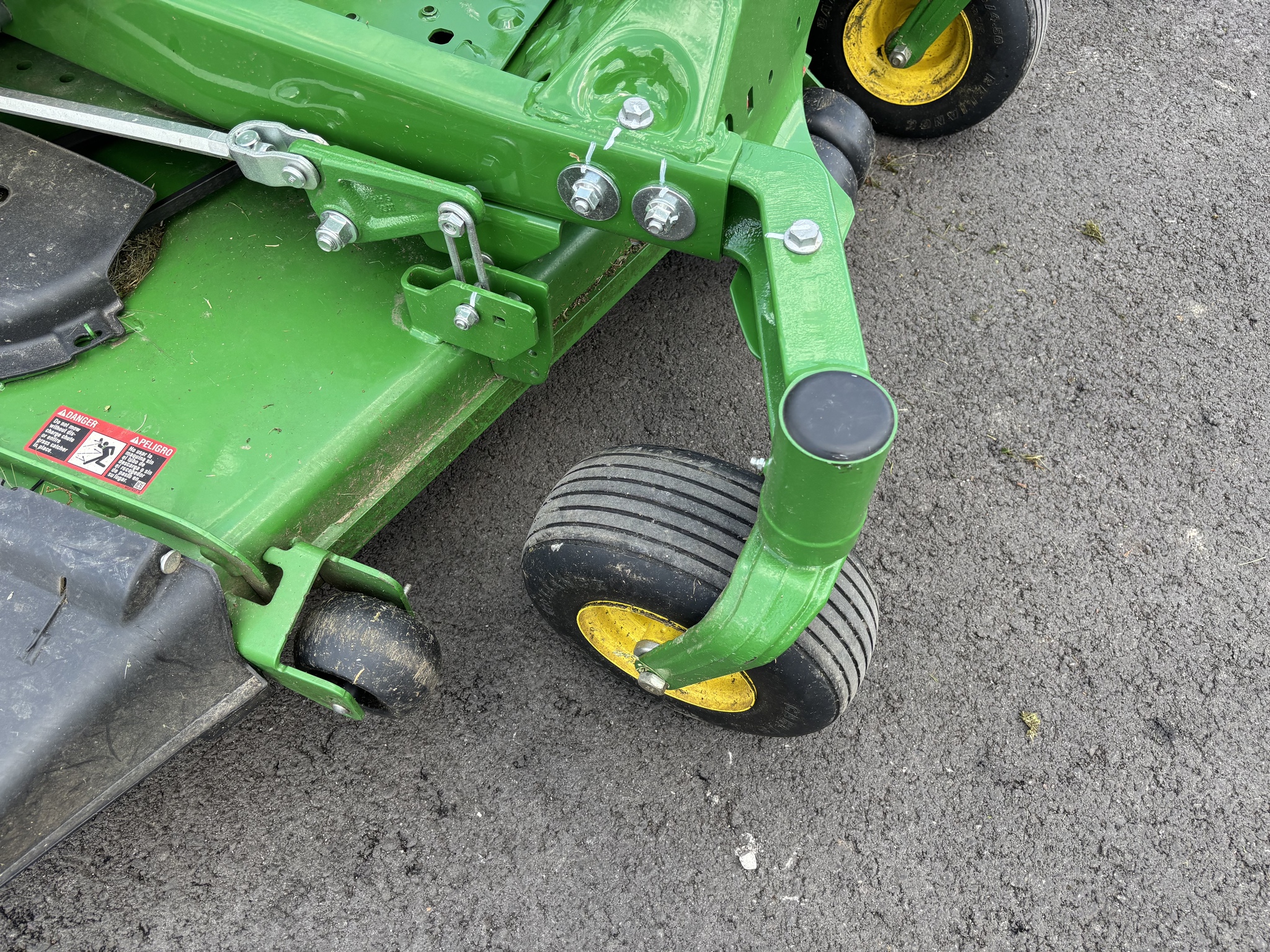 Used 2022 John Deere Z930R Zero Turn Mowers at Koenig Equipment in Urbana, OH - PhotoXL12