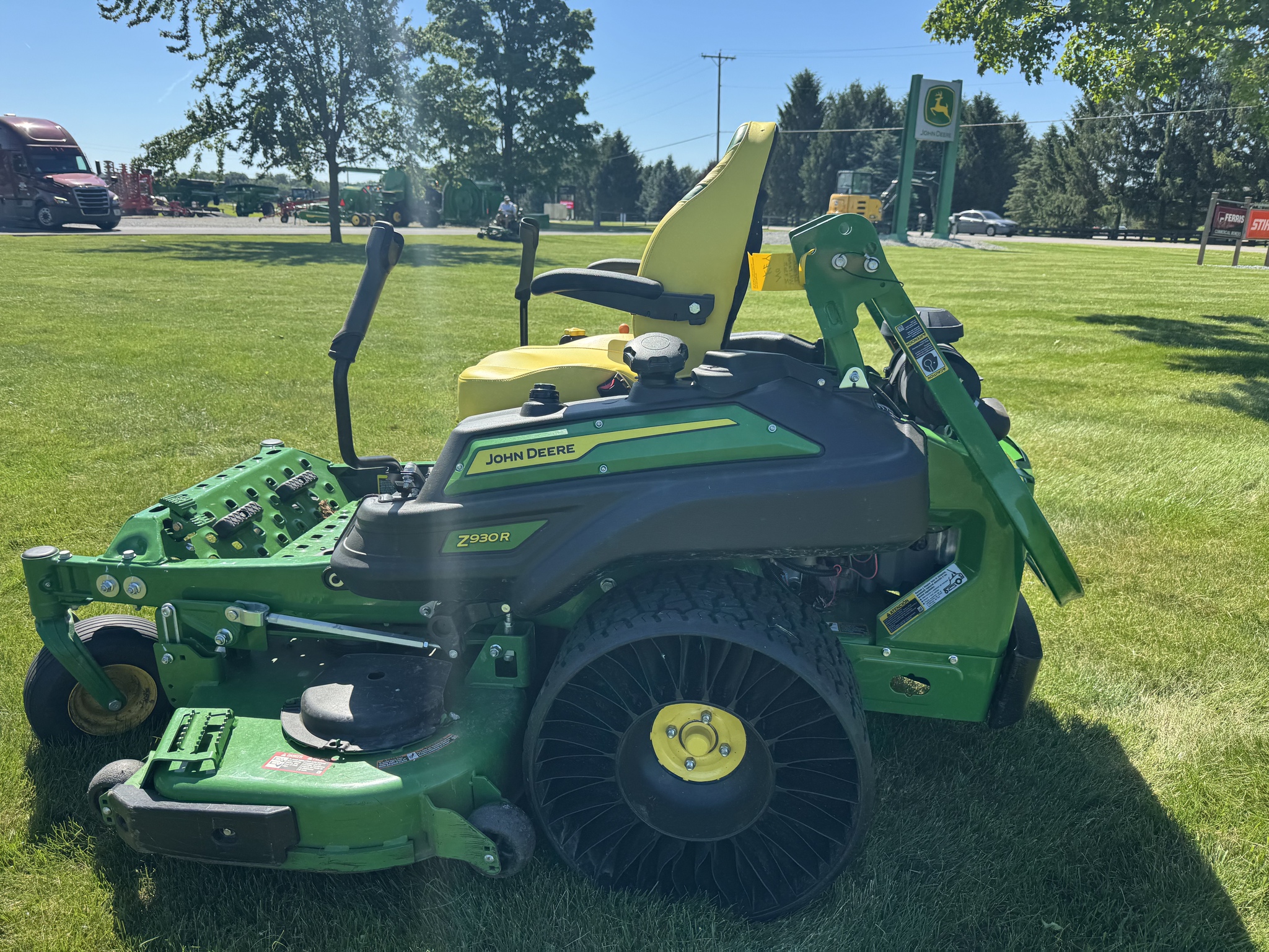 Used 2022 John Deere Z930R Zero Turn Mowers at Koenig Equipment in Greensburg, IN - PhotoXL0