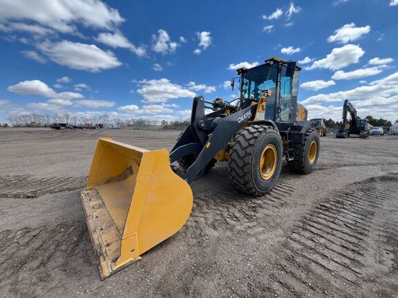 Photo of a 2024 John Deere 444G