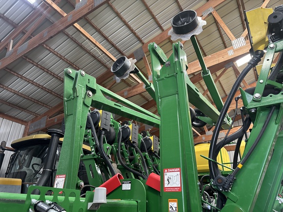 Used 2025 John Deere 1795 Planters: Drawn at Koenig Equipment in Franklin, IN - Photo4