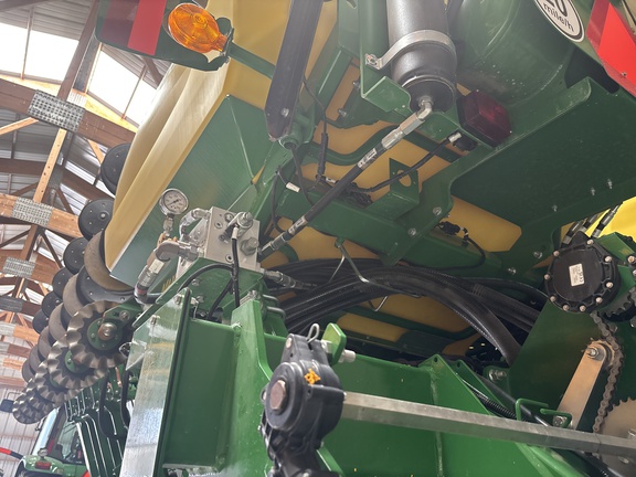 Used 2025 John Deere 1795 Planters: Drawn at Koenig Equipment in Franklin, IN - Photo5
