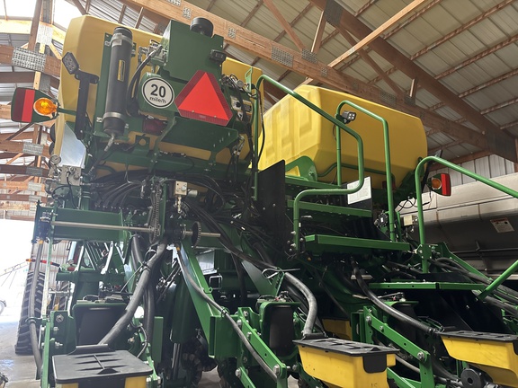 Used 2025 John Deere 1795 Planters: Drawn at Koenig Equipment in Franklin, IN - Photo6