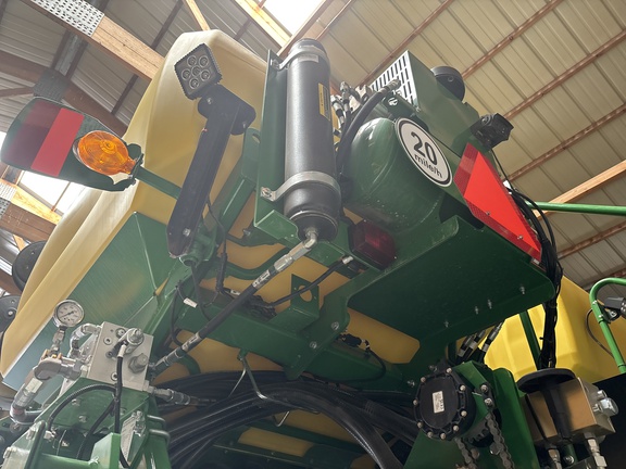 Used 2025 John Deere 1795 Planters: Drawn at Koenig Equipment in Franklin, IN - Photo10