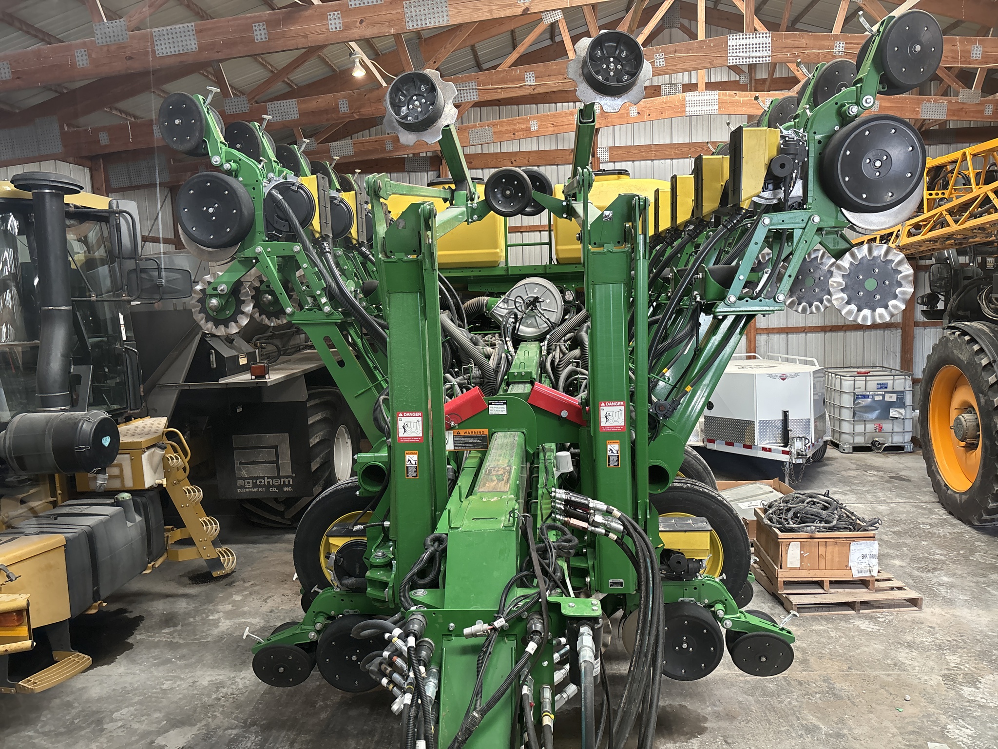 Used 2025 John Deere 1795 Planters: Drawn at Koenig Equipment in Franklin, IN - PhotoXL17