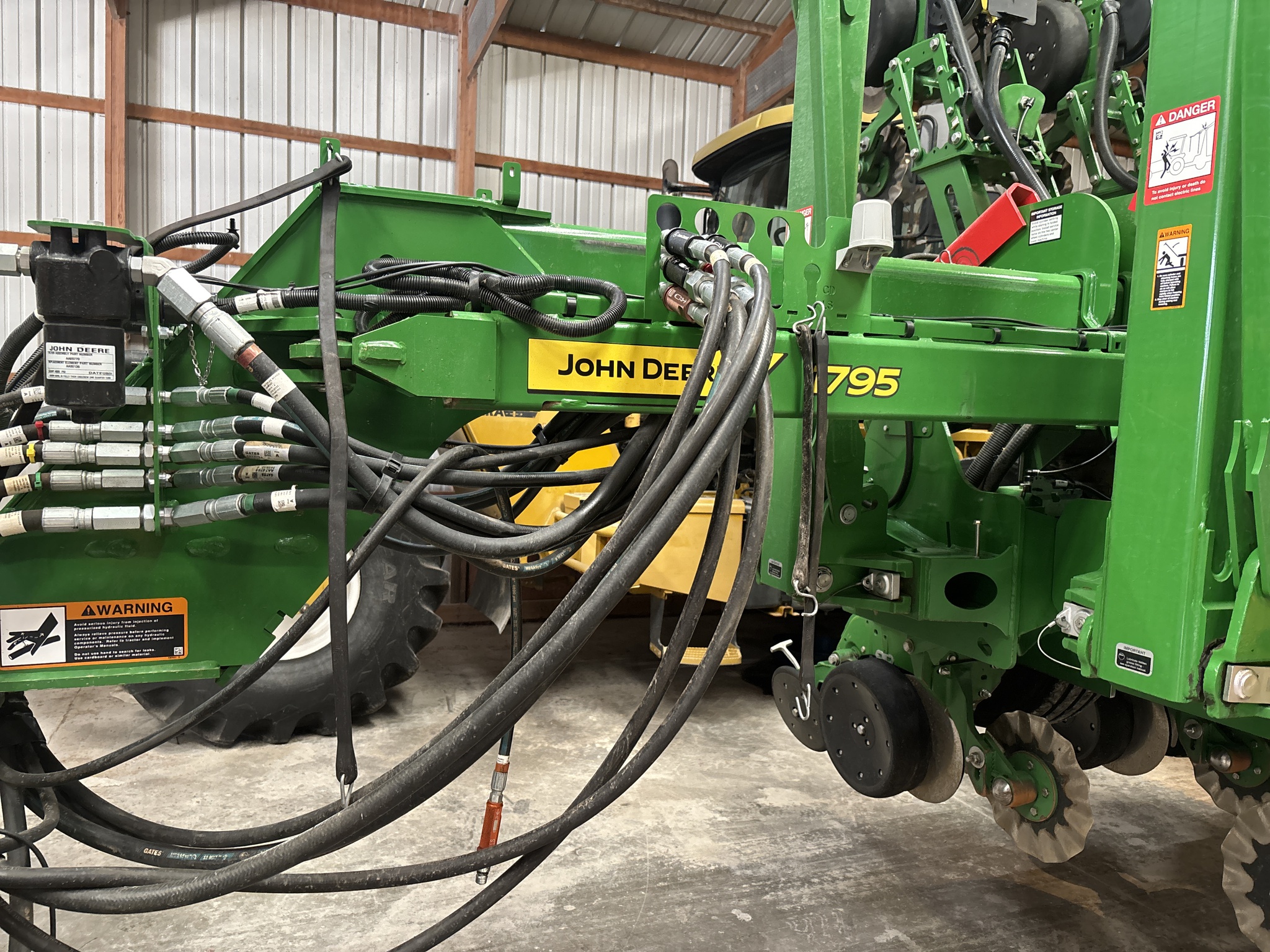 Used 2025 John Deere 1795 Planters: Drawn at Koenig Equipment in Franklin, IN - PhotoXL19