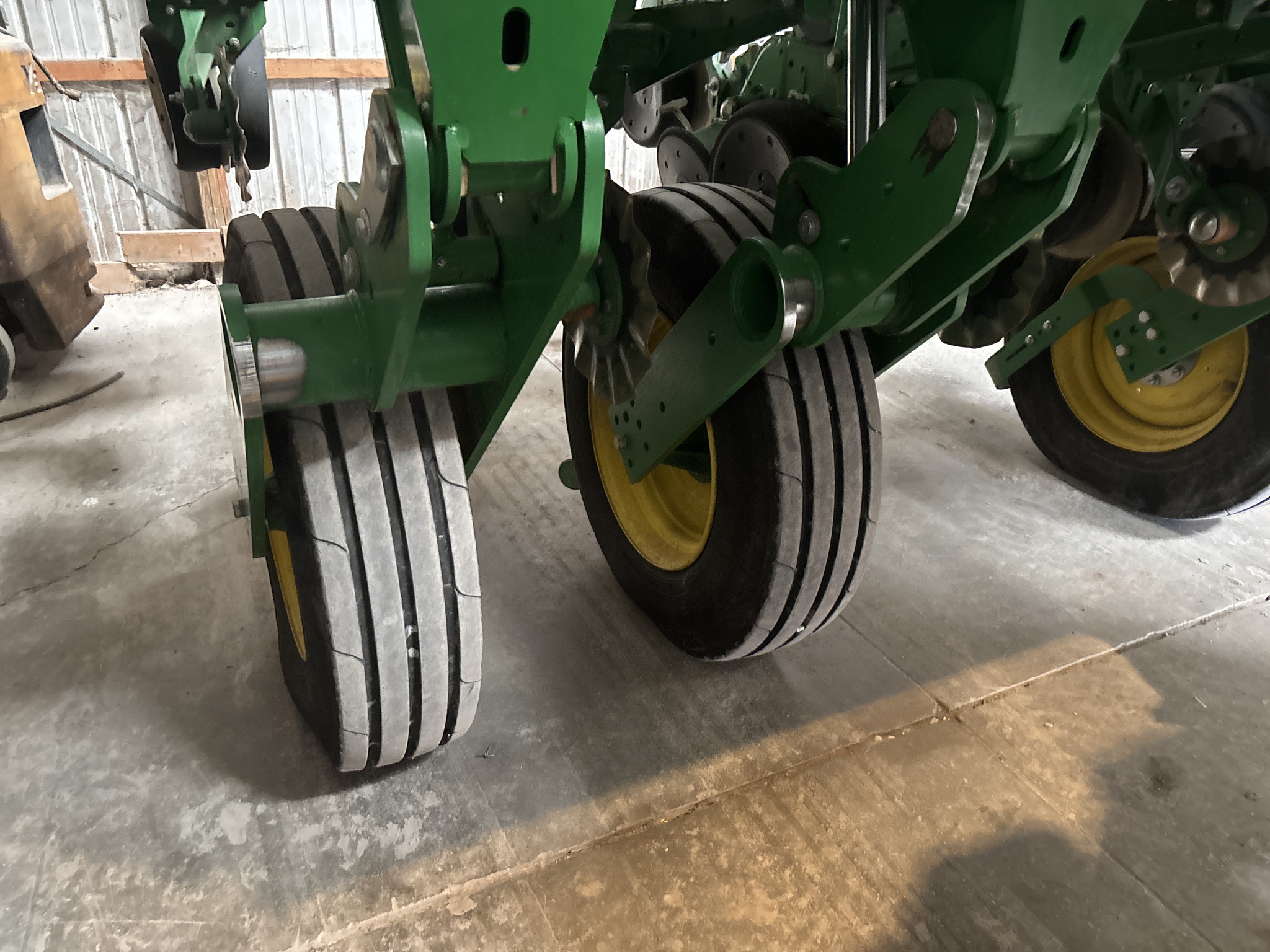 Used 2025 John Deere 1795 Planters: Drawn at Koenig Equipment in Franklin, IN - PhotoXL24