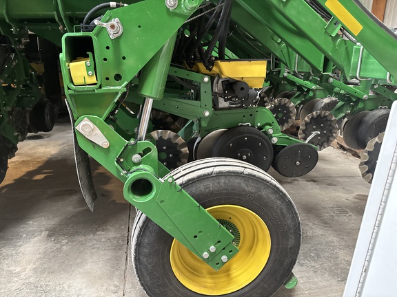 Used 2025 John Deere 1795 Planters: Drawn at Koenig Equipment in Franklin, IN - Photo25
