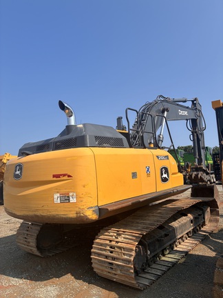 2022 John Deere 210G LC