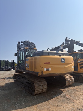 2022 John Deere 210G LC