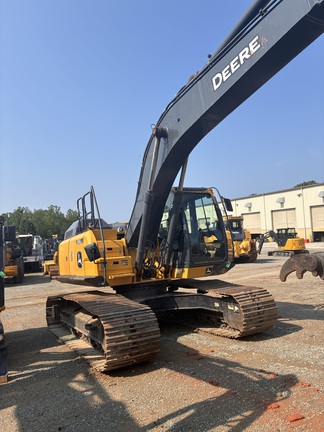Photo of a 2022 John Deere 210G LC