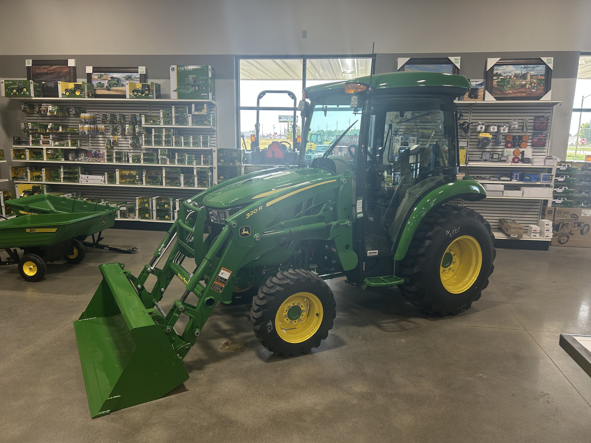 New In-Stock 2026 John Deere 3039R Compact Utility Tractors at Koenig Equipment in Franklin, IN - PhotoXL2