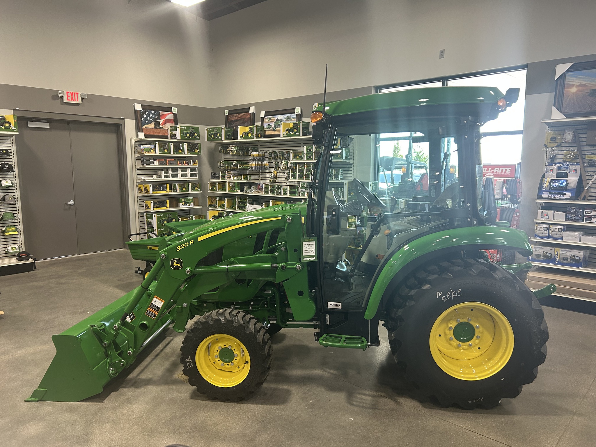 New In-Stock 2026 John Deere 3039R Compact Utility Tractors at Koenig Equipment in Franklin, IN - PhotoXL3