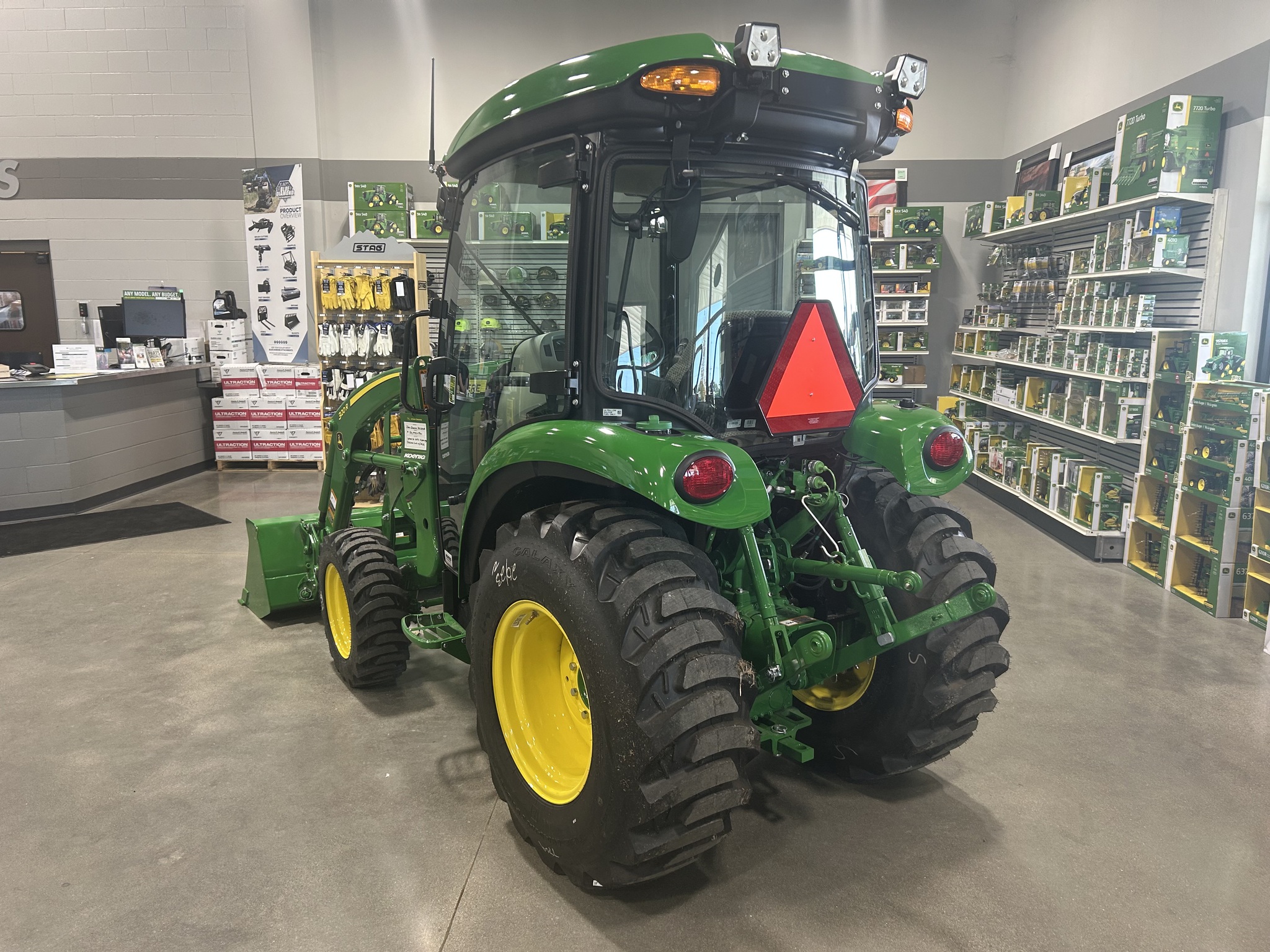 New In-Stock 2026 John Deere 3039R Compact Utility Tractors at Koenig Equipment in Franklin, IN - PhotoXL4