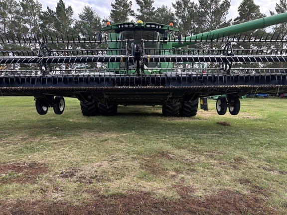 Used 2015 MacDon FD75-35 Combine Platforms at Horizon Ag & Turf in Lloydminster, AB - Photo3