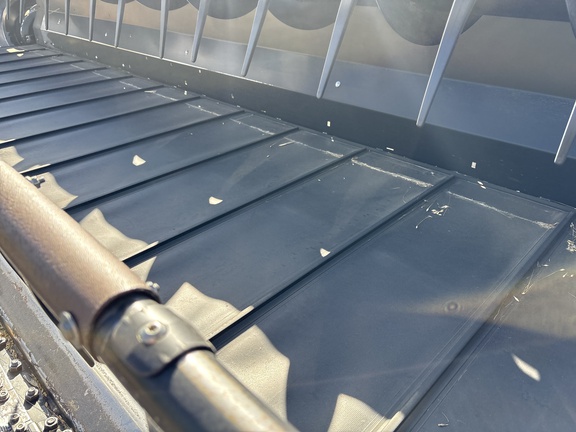 Used 2015 MacDon FD75-35 Combine Platforms at Horizon Ag & Turf in Vermilion, AB - Photo5