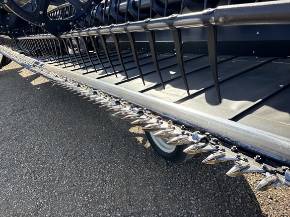 Used 2015 MacDon FD75-35 Combine Platforms at Horizon Ag & Turf in Vermilion, AB - Photo6