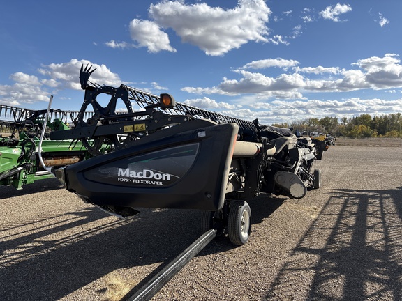 Used 2015 MacDon FD75-35 Combine Platforms at Horizon Ag & Turf in Vermilion, AB - Photo2