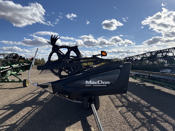 Used 2015 MacDon FD75-35 Combine Platforms at Horizon Ag & Turf in Vermilion, AB - Photo11